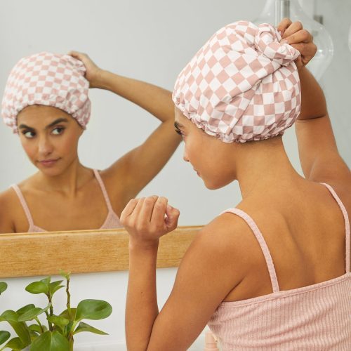 61418 SatinLinedFlexiShowerCap Model Cleanse TerracottaChecker 1280x1280px