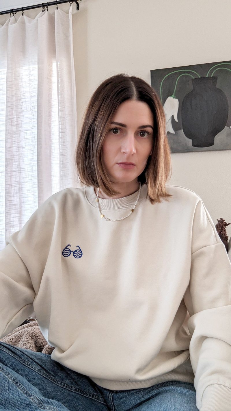 CreamSweatshirt4