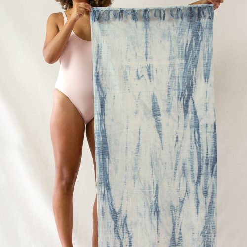 Towel Standing Shibori Blue WEB 07c4b67f b9a4 4f5a a67e 1eeb66547ab1