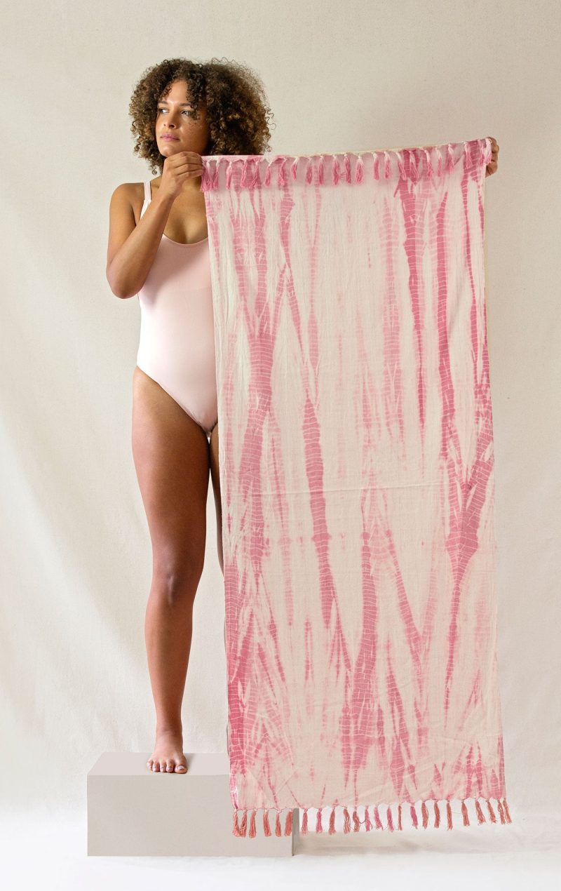 Towel Standing Shibori Pink WEB b88bfa40 3bef 4e10 b131 14ab92563738