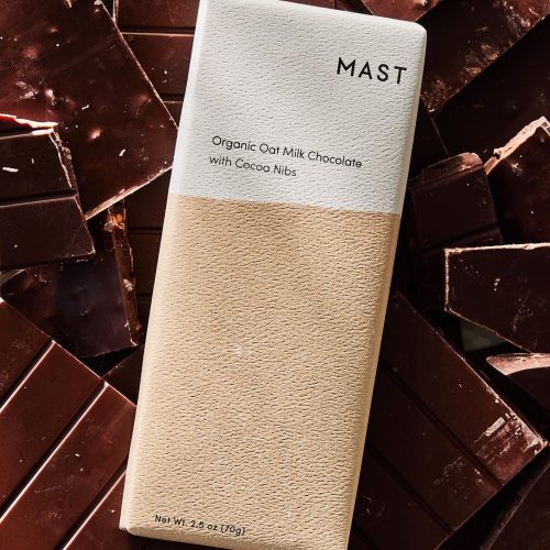 mast market organic oat milk chocolate with cocoa nibs 941367