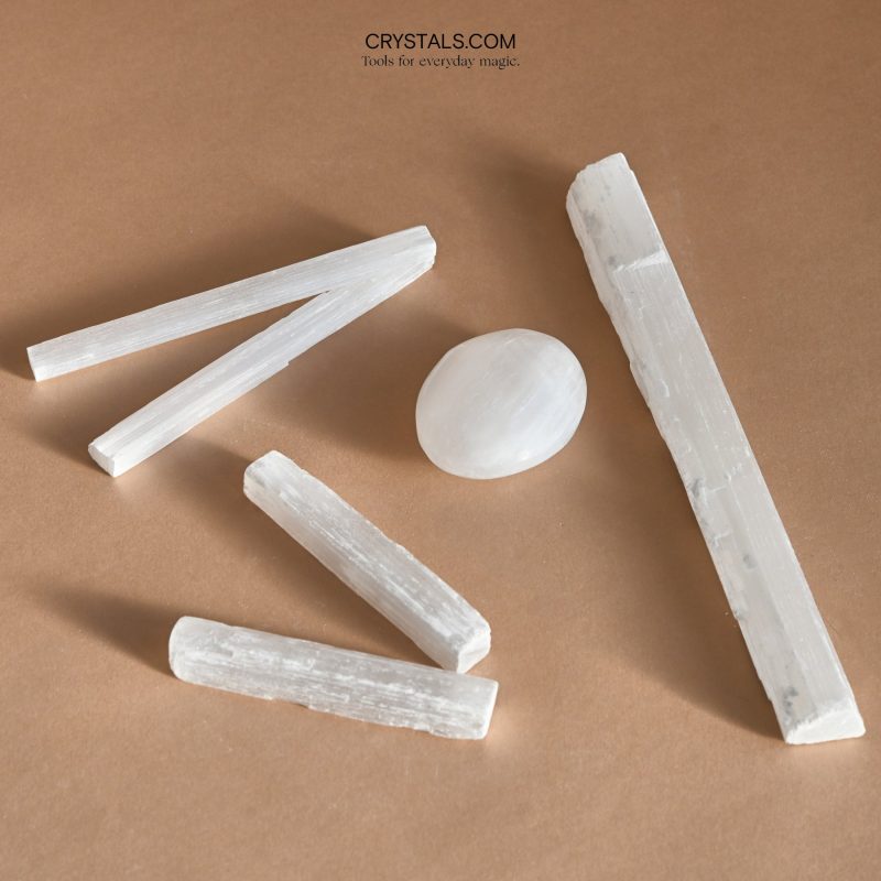 selenite large palm 130g 3x2x1 10861copy fd733ee8 f08b 4553 ae9e ce267a4c37b5