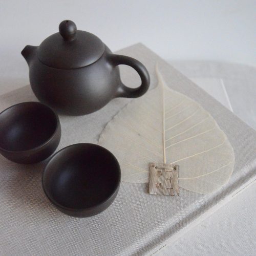 tea strainers with a shape of leaf