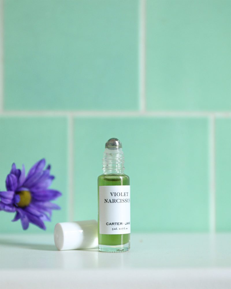 violet narcissus aroma product photography